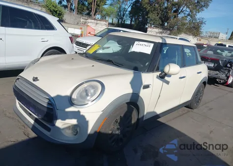 2015 Mini Hardtop Cooper z USA, uszkodzony, nr VIN WMWXS5C50FT828051